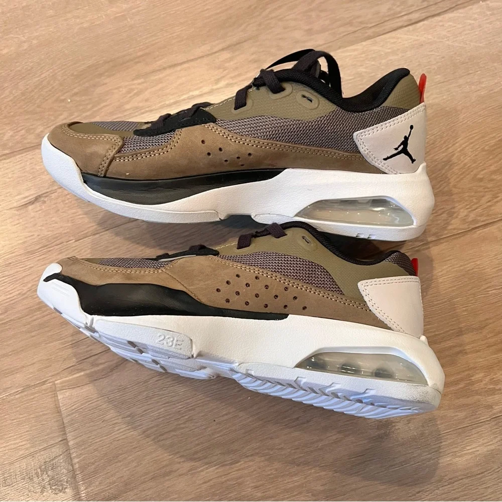 Jordan Air 200E‎ Sneaker Shoes Olive/Red New Size US 7 - EU 38